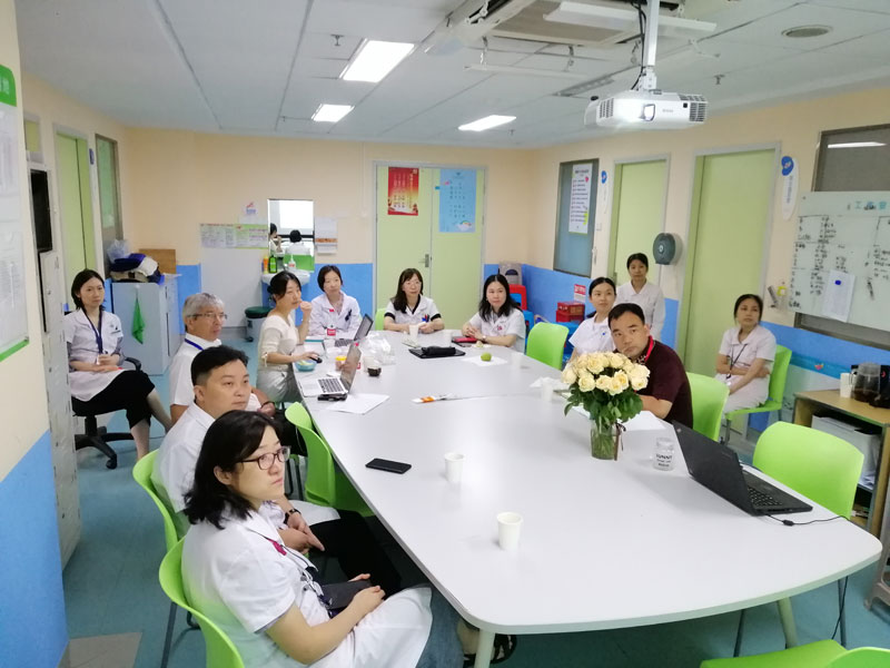 1662141902759092776.jpg 48深圳市儿童医院与多伦多病童医院专家讨论病例(图片由深圳市儿童医院提供).jpg