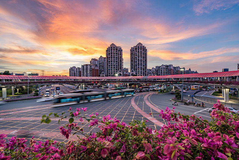 1662142407015017878.jpg 24黄昏列车-周志成.jpg